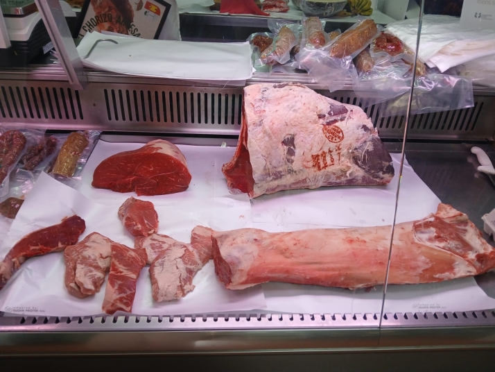 La carnicer&iacute;a &lsquo;Valle del Raz&oacute;n&rsquo;, productos frescos, de calidad y premiados en Sotillo del Rinc&oacute;n | Imagen 3