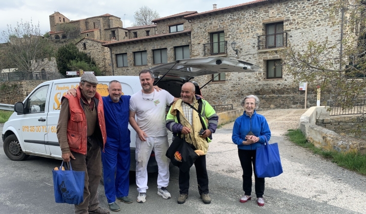 "No me jubilo, es que no me sale rentable": El &uacute;ltimo viaje del panadero de Tierras Altas | Imagen 1