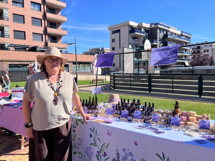Segunda mano, talento artesanal y ambiente festivo abarrotan el Rastrillo de Los Royales | Imagen 3