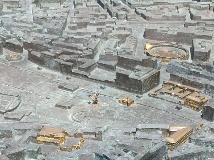 El reto: &iquest;Eres capaz de identificar los 49 edificios dorados de la gran maqueta de Soria? | Imagen 1