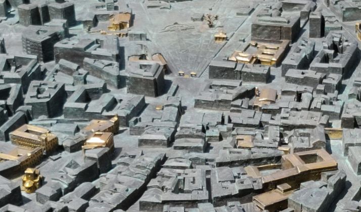 El reto: &iquest;Eres capaz de identificar los 49 edificios dorados de la gran maqueta de Soria? | Imagen 2