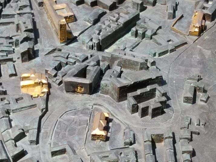 El reto: &iquest;Eres capaz de identificar los 49 edificios dorados de la gran maqueta de Soria? | Imagen 3