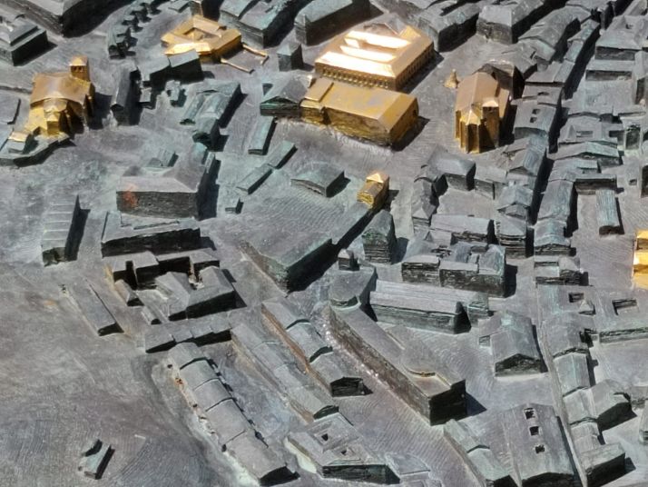 El reto: &iquest;Eres capaz de identificar los 49 edificios dorados de la gran maqueta de Soria? | Imagen 4