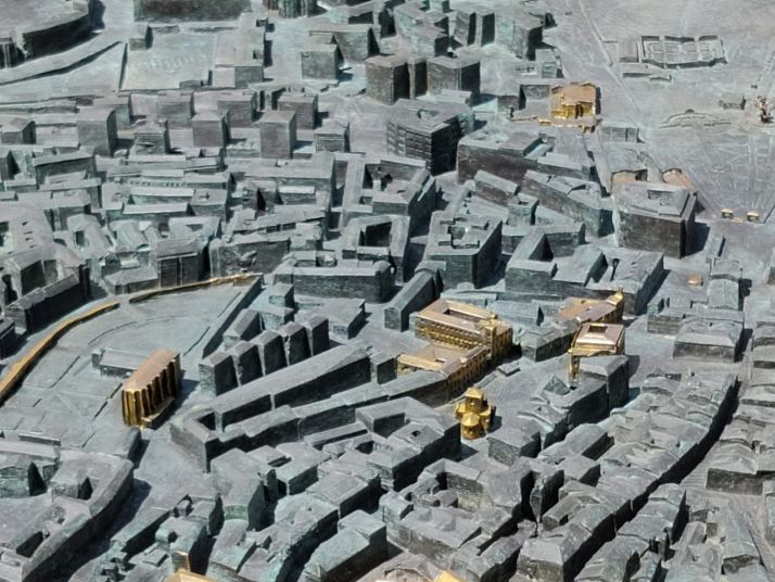 El reto: &iquest;Eres capaz de identificar los 49 edificios dorados de la gran maqueta de Soria? | Imagen 5