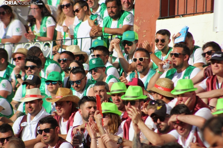 Revive el Domingo &lsquo;de Calderas&rsquo;: Las mejores fotos del desfile, la Feria Taurina o el sanjuanea con dos pi&ntilde;orros | Imagen 11