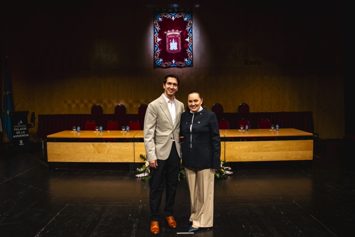 Elegancia y amplias sonrisas entre los 24 jurados antes del Nombramiento 2026 | Imagen 9