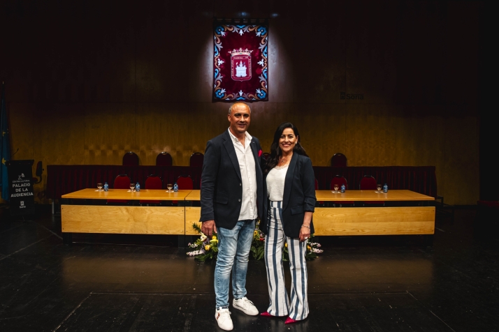 Elegancia y amplias sonrisas entre los 24 jurados antes del Nombramiento 2026 | Imagen 4