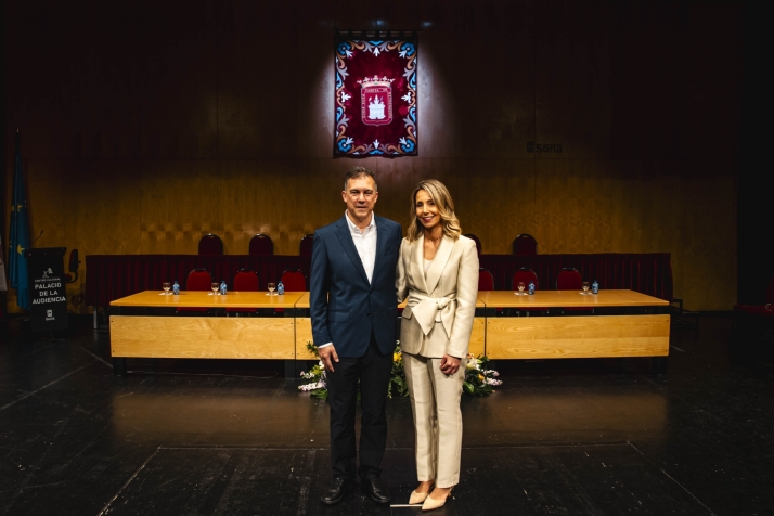 Elegancia y amplias sonrisas entre los 24 jurados antes del Nombramiento 2026 | Imagen 3