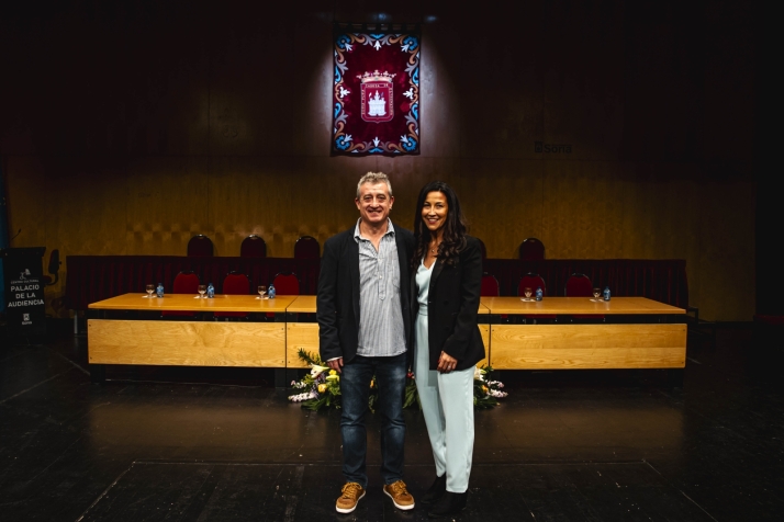 Elegancia y amplias sonrisas entre los 24 jurados antes del Nombramiento 2026 | Imagen 11