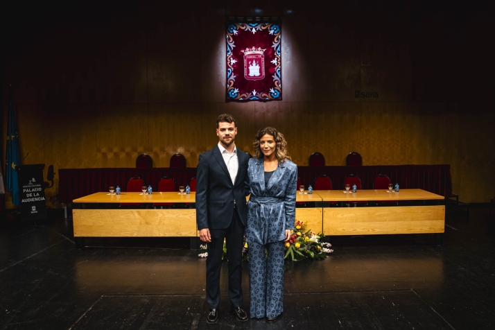 Elegancia y amplias sonrisas entre los 24 jurados antes del Nombramiento 2026 | Imagen 1