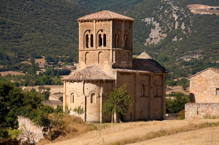 Nueve joyas del rom&aacute;nico en Castilla y Le&oacute;n: tesoros arquitect&oacute;nicos para visitar el d&iacute;a de la Comunidad | Imagen 2