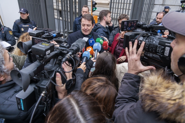 Mañueco reconoce el progreso alcanzado por la Constitución y rechaza las reformas impulsadas por el Gobierno