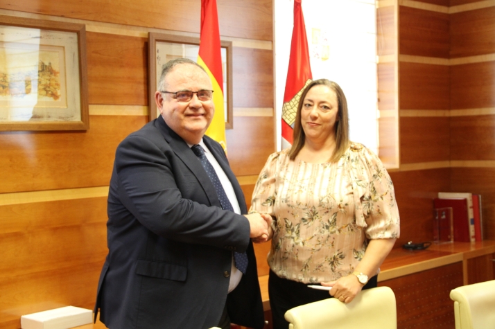 Sanidad y SATSE firman un acuerdo para mejorar las condiciones de trabajo de 11.500 enfermeras del Sacyl