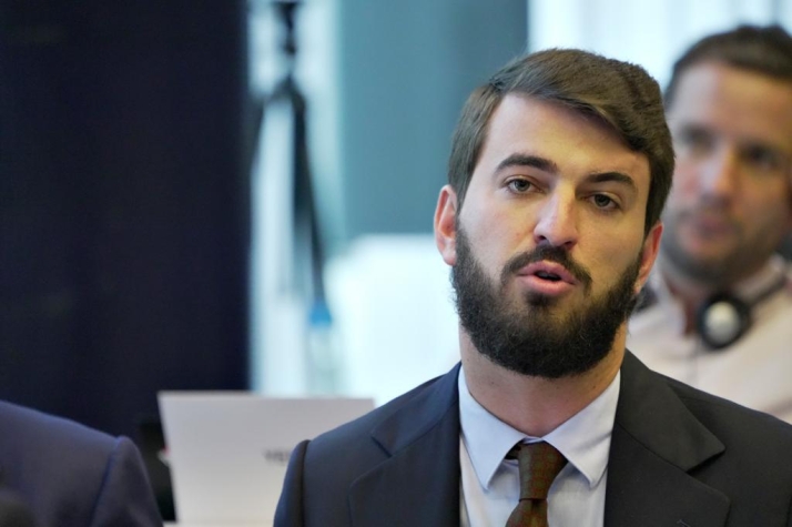 García-Gallardo defiende al sector de la automoción de Castilla y León frente a los intereses de los lobbies
