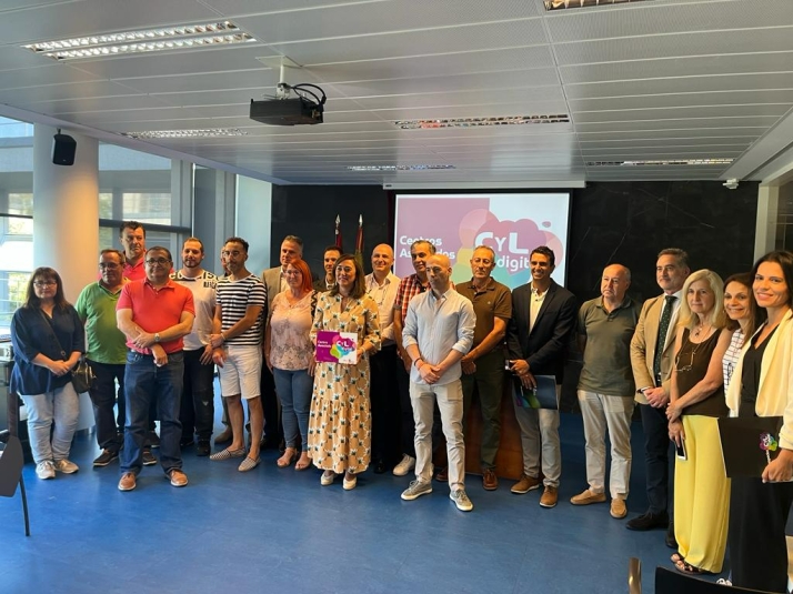 La Junta impulsa la colaboración con los ayuntamientos de la red de centros rurales de competencias digitales en las nueve provincias