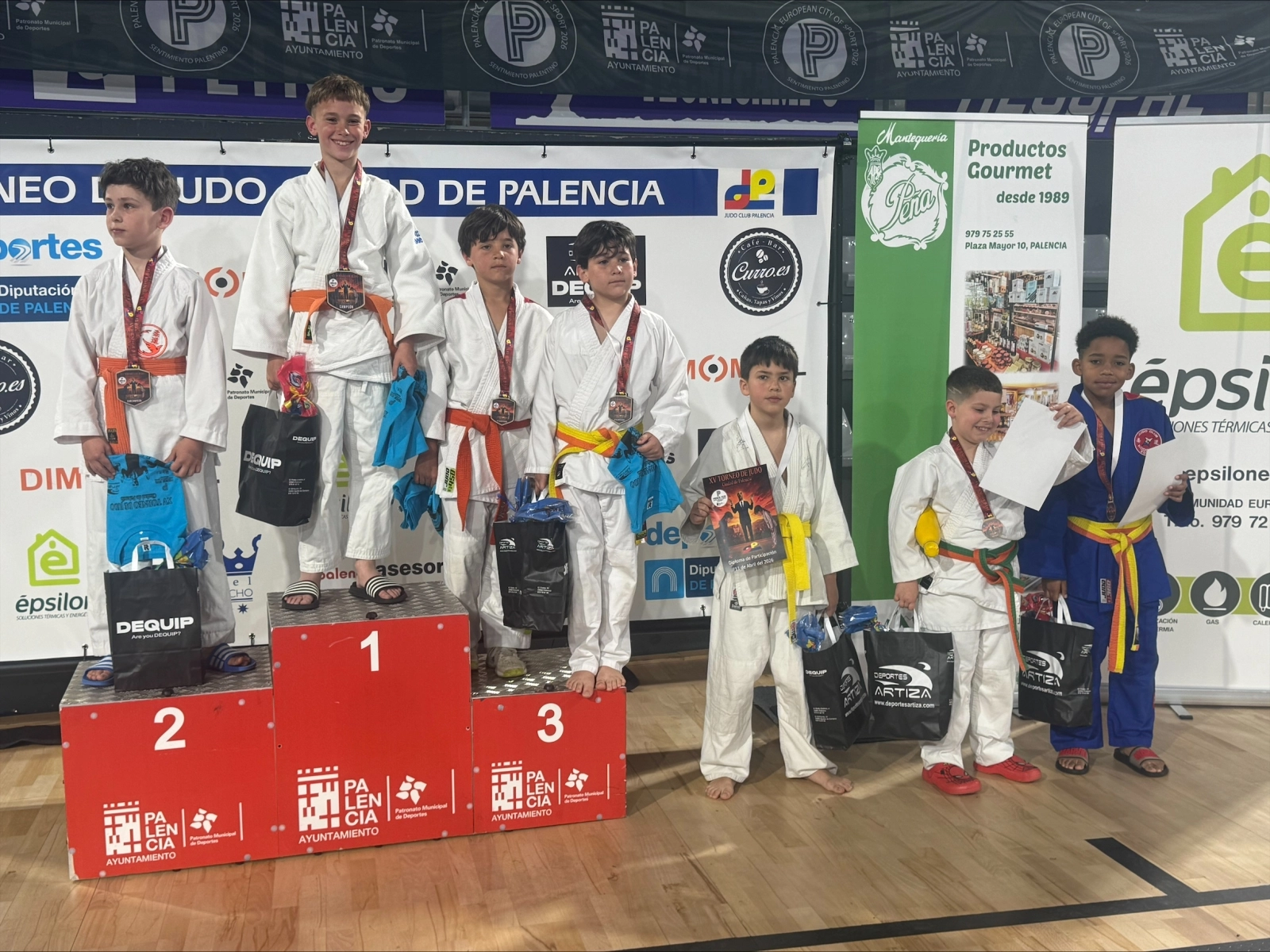 Foto 7 - El Judo Club Kodokan brilla en Palencia con el oro de Noelia Puente