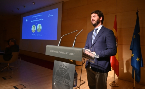 El vicepresidente en su intervención en el edificio de las Cortes regionales. /Jta.
