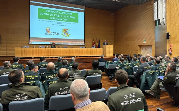 Junta y SEPRONA impulsan su integración y colaboración en actuaciones vinculadas al medio rural