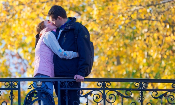 Celebramos el día internacional del beso: Cinco rincones que hacen magia