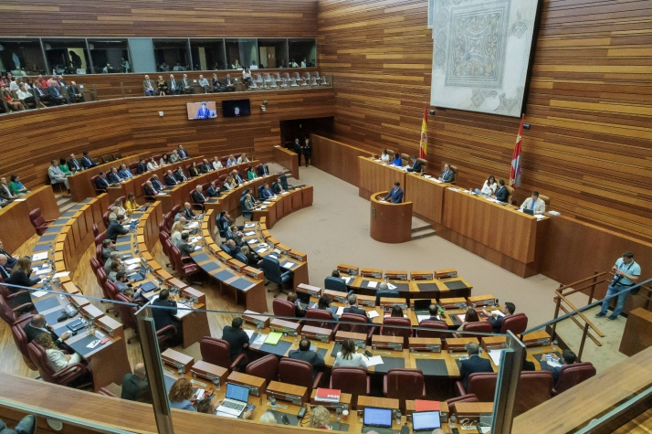 Mañueco anuncia un paso decisivo para que la energía renovable sea en Castilla y León fuente de empleo y riqueza