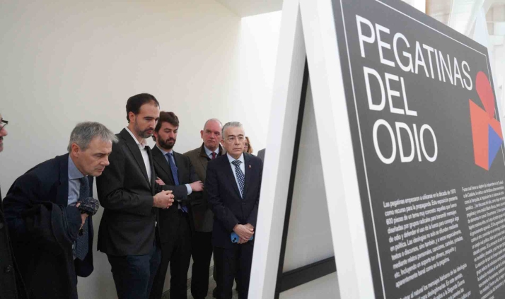 García-Gallardo inaugura una muestra sobre propaganda terrorista que muestra el verdadero rostro del odio