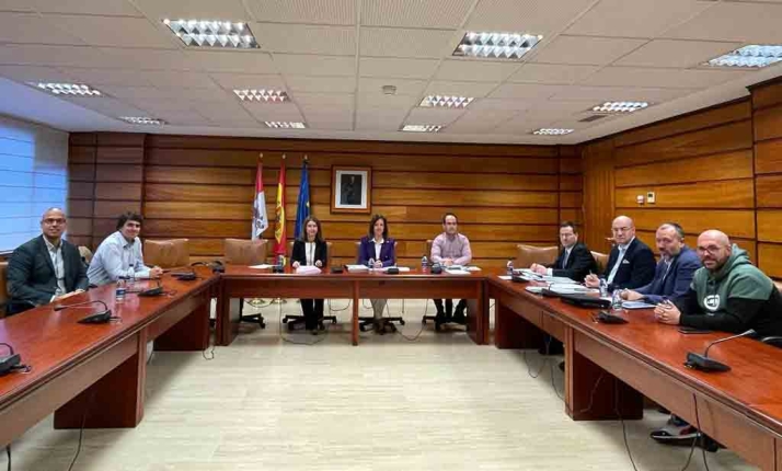 La Junta se reúne con usuarios del AVE en Castilla y León para analizar la bonificación de los billetes