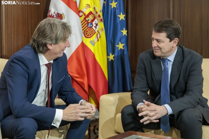 La Junta se compromete a incorporar Valcorba a la red Cylog: Así ha sido la larga, extensa y cordial reunión entre Mínguez y Mañueco