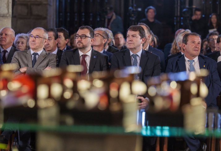 Mañueco incide en los vínculos entre Castilla y León y el Principado de Asturias y apela a la colaboración ante los retos de futuro