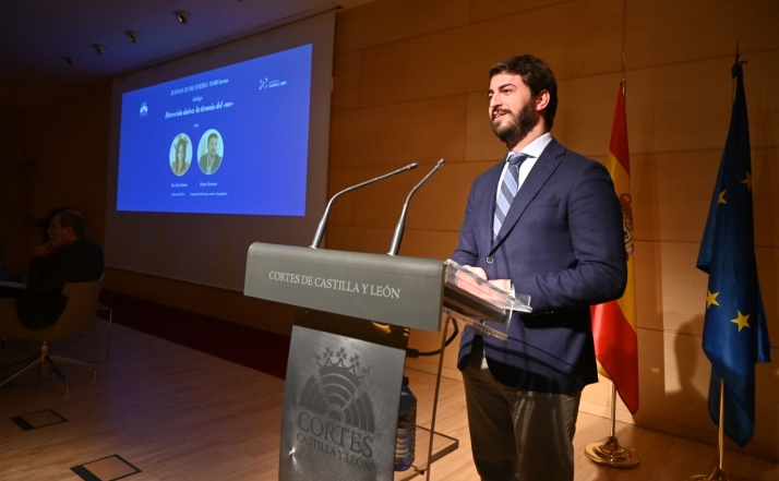 El vicepresidente en su intervención en el edificio de las Cortes regionales. /Jta.