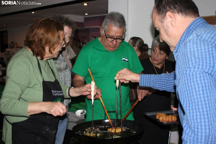 Rosquillos y floretas: protagonistas de la jornada de convivencia extreme&ntilde;a, en im&aacute;genes
