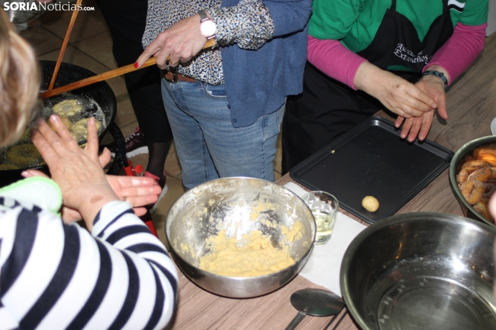 Rosquillos y floretas: protagonistas de la jornada de convivencia extreme&ntilde;a, en im&aacute;genes