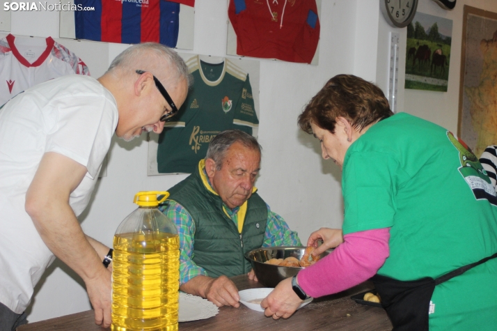 Rosquillos y floretas: protagonistas de la jornada de convivencia extreme&ntilde;a, en im&aacute;genes
