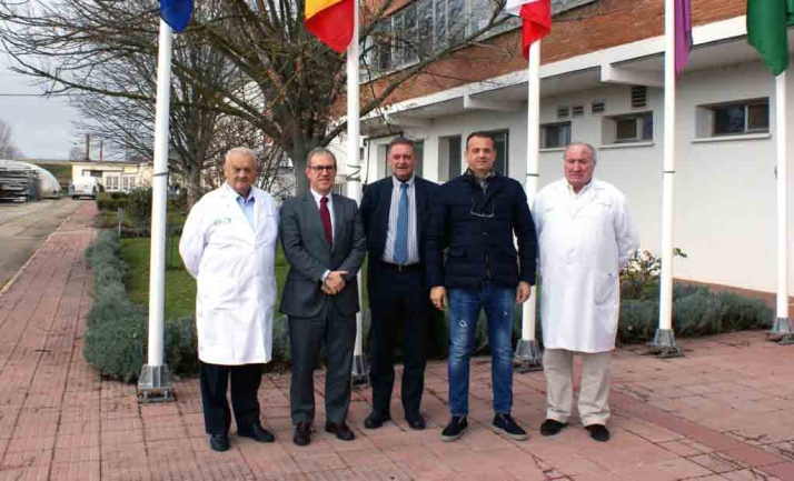 El consejero de Industria visita la factoría Soria Natural en Garray