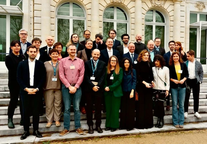 La Junta presenta el proyecto ‘Estrategia de Sostenibilidad Demográfica y Territorial’ ante la Unión Europea en París