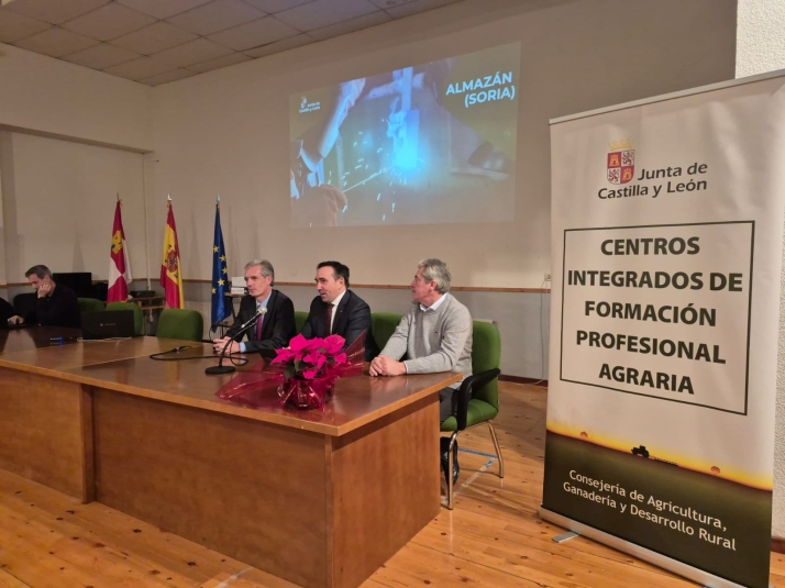 La Junta actualiza el currículo de sus cursos de incorporación a la empresa agraria para potenciar el contacto con el sector y la digitalización