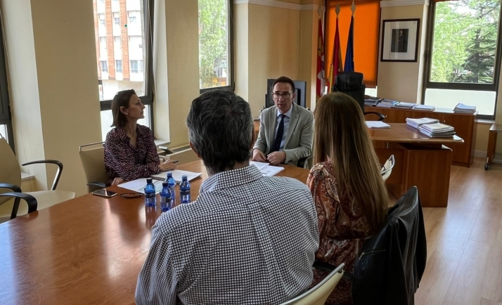 La Junta se reúne con los trabajadores de la Fundación Serla que llevan 4 meses sin cobrar