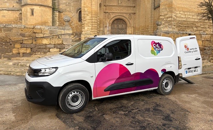 CyL Digital pone en marcha cinco aulas móviles para la formación en el medio rural