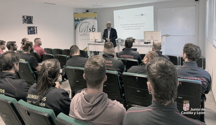 Castilla y León forma a bomberos propios y de Portugal para luchar contra incendios en túneles y protección psicológica